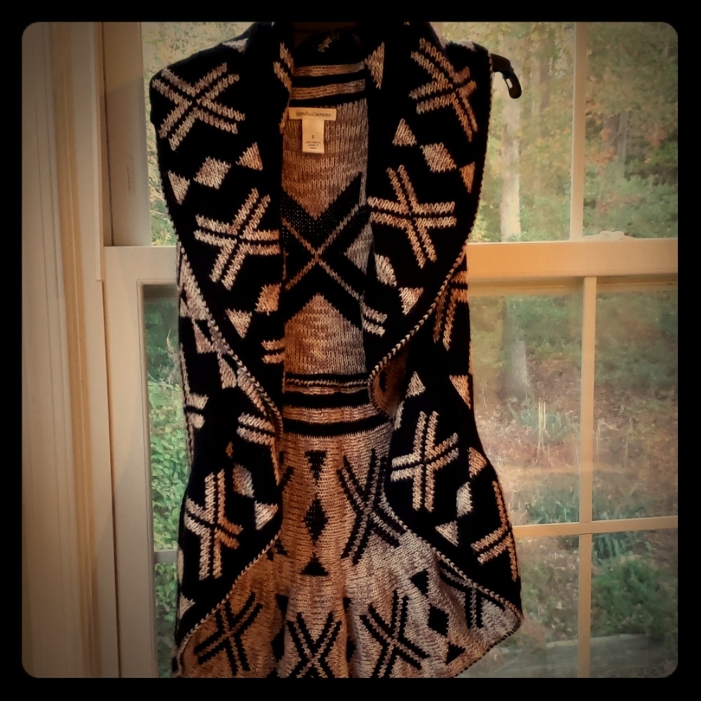 Cape style sweater vest Small -Black and tan